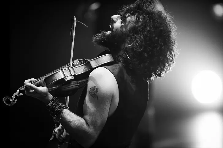 Чувствената цигулка на Ара Маликян ще озвучи Античния театър