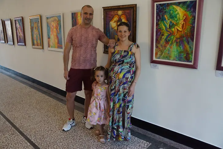 Изложба „Духовно пробуждане” в панаирните дни в град Левски/СНИМКИ/