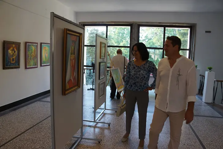 Изложба „Духовно пробуждане” в панаирните дни в град Левски/СНИМКИ/