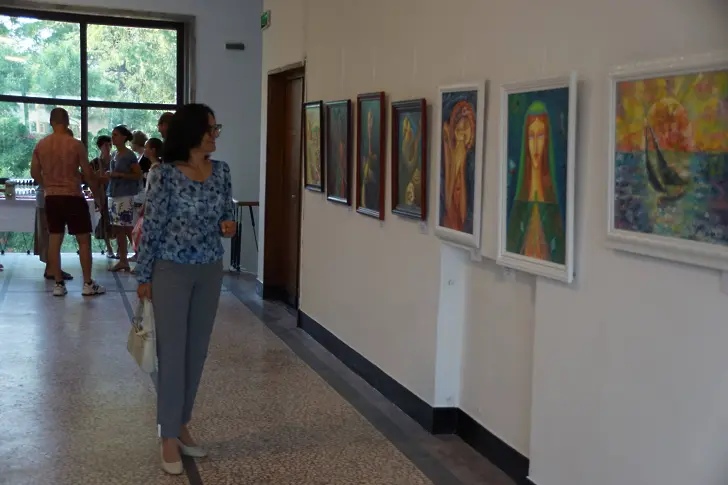 Изложба „Духовно пробуждане” в панаирните дни в град Левски/СНИМКИ/