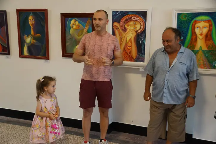 Изложба „Духовно пробуждане” в панаирните дни в град Левски/СНИМКИ/