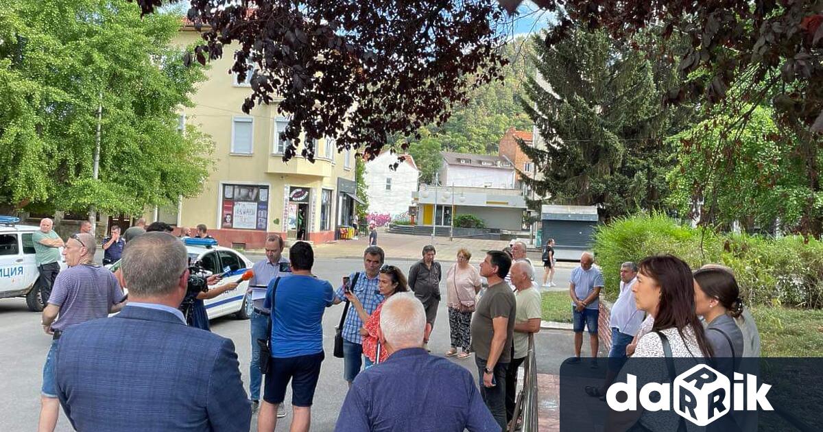 Протест се проведе днес пред сградата на Областна администрация Кюстендил