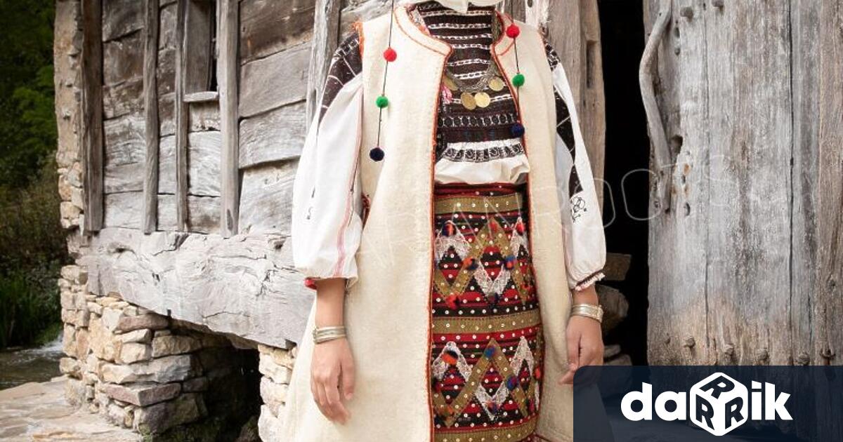 Ревю спектакъл Българските национални костюми ще бъде представено в рамките