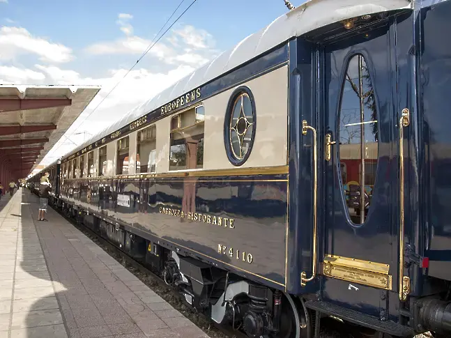 Влакът „Ориент експрес“ пристига във Варна