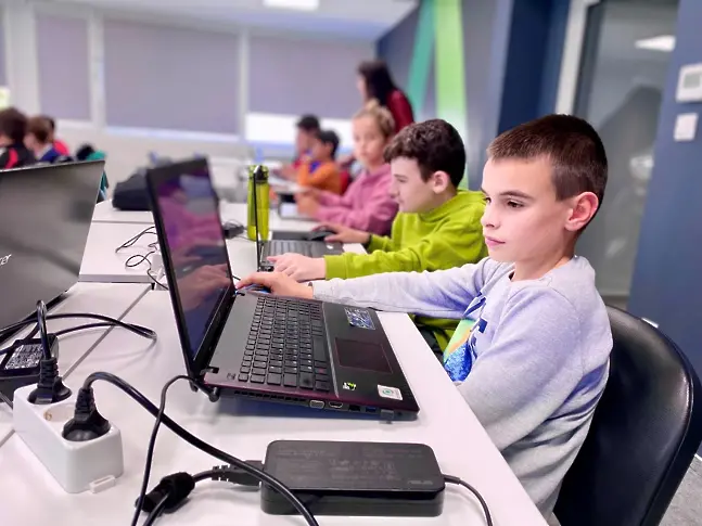 Прием за безплатни обучения по IT отвори в Плевен Училищна Телерик Академия 