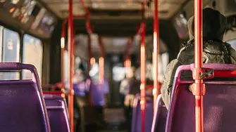 „Не е каране, а подкарване“: Шофьор на автобус в Перник позволи на жена без категория да управлява