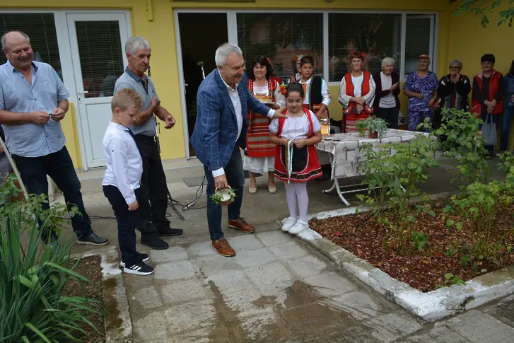 Откриха ремонтиран пенсионерски клуб в Долно Белотинци
