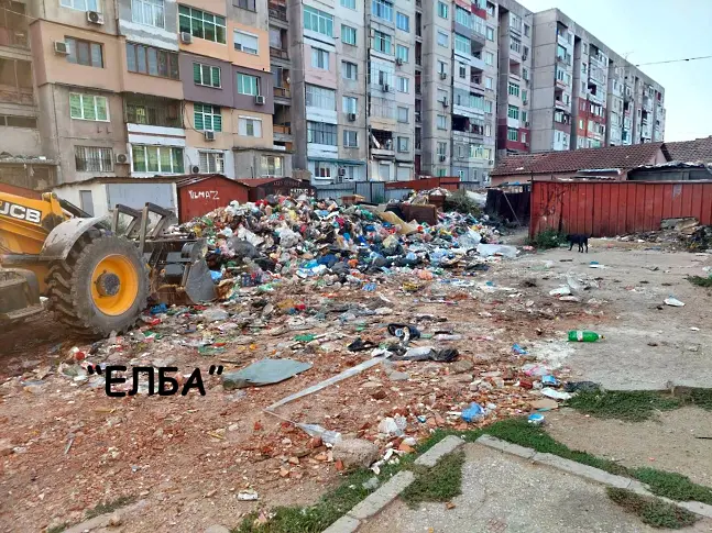 Ликвидираха поредните незаконни сметища в ромските махали на Пловдив