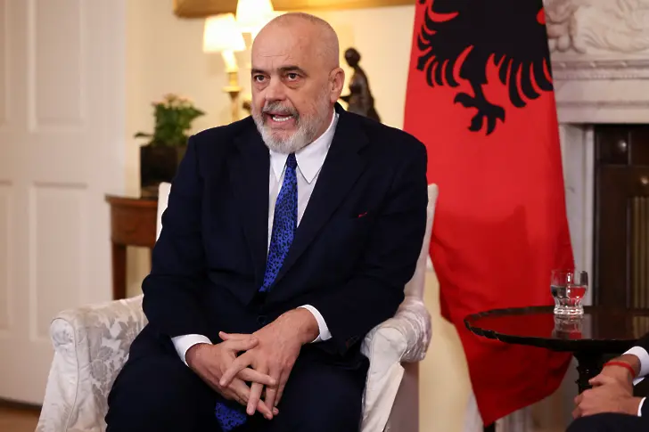Aлбанският премиер Еди Рама смени седем министри