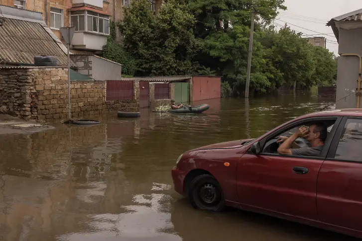 Наводнения в Турция взеха жертви, а 3-месечно бебе е в неизвестност (видео и снимки)