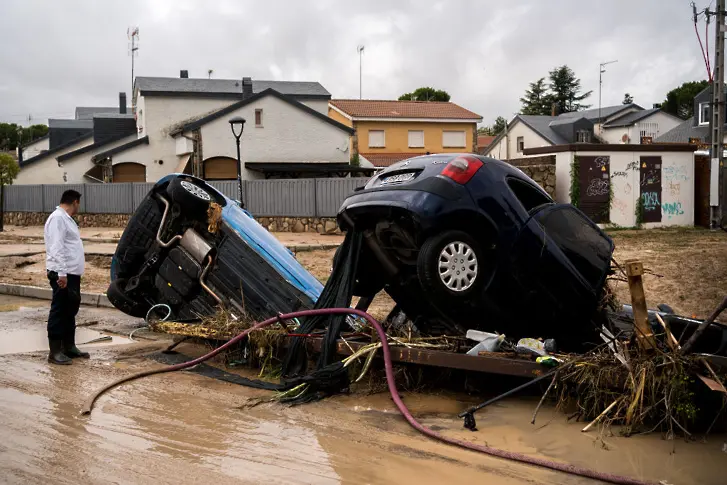 Три жертви и трима в неизвестност след проливните дъждове в Испания