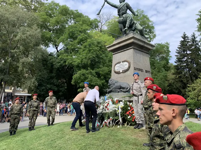 Плевен отбеляза 138 г. от Деня на Съединението на Княжество България и Източна Румелия/СНИМКИ/