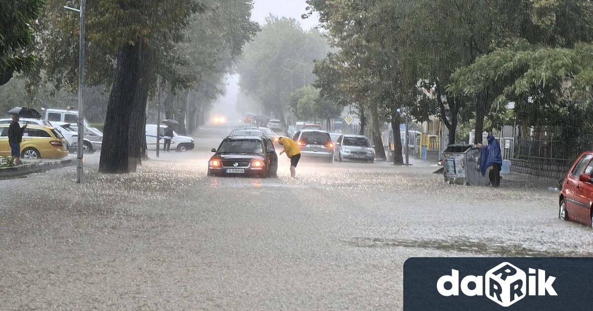Невиждани валежи буквално потопиха Царево Кметът на Общината Георги Лапчев