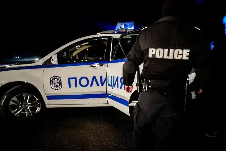 Три коли са блъснали мъж, лежащ на околовръсното в София