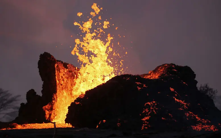 Хавайският вулкан Килауеа изригна след близо два месеца затишие (видео)