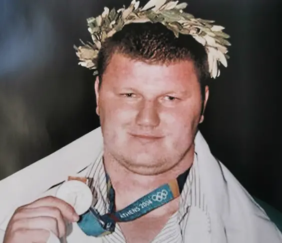 40 състезатели от цялата страна участваха в турнир по вдигане на тежести в памет на Величко Чолаков 