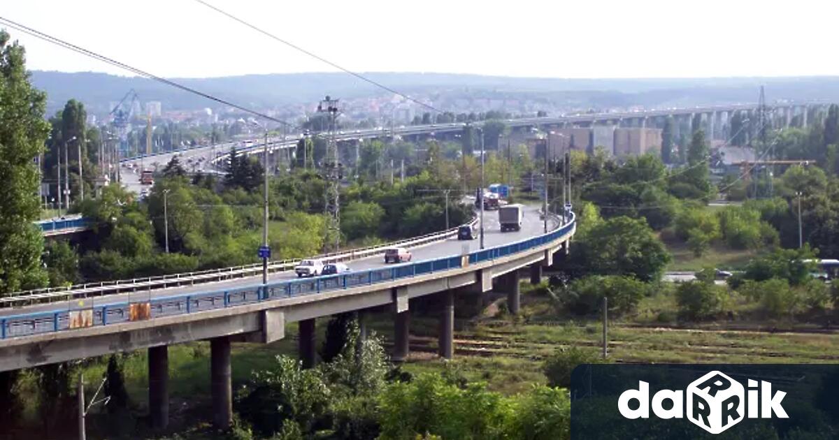 Kатастрофа затруднява движението по Аспарухов мост в посока Варна Инцидентът