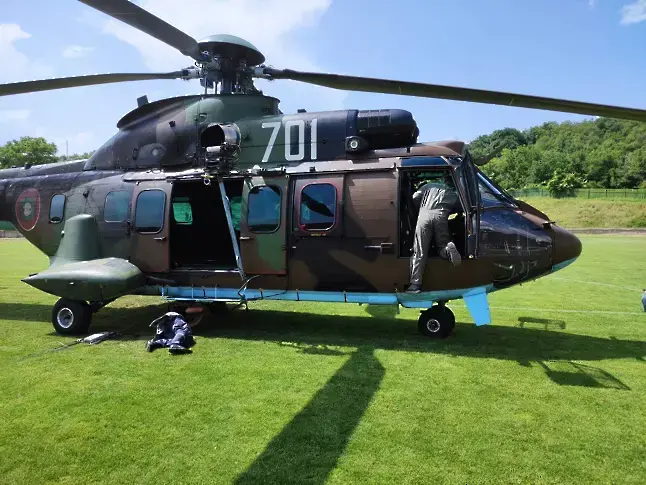 В Стара планина: Военни спасиха парапланеристи с вертолет „Кугър” 