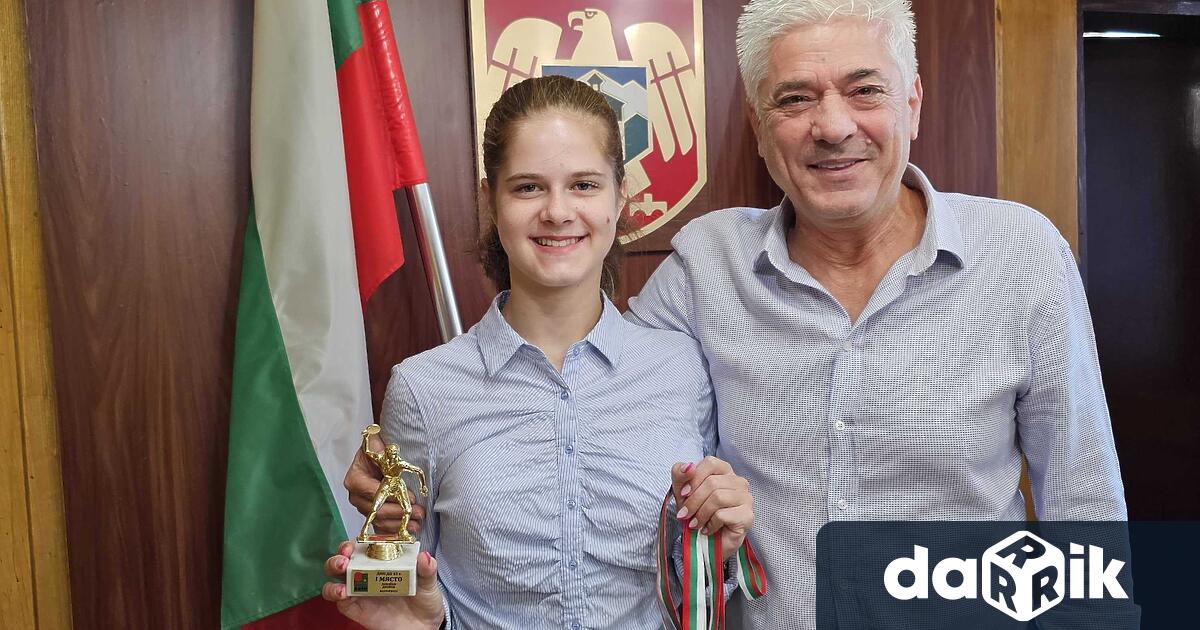 Една от най талантливите състезателки по тенис на маса в България