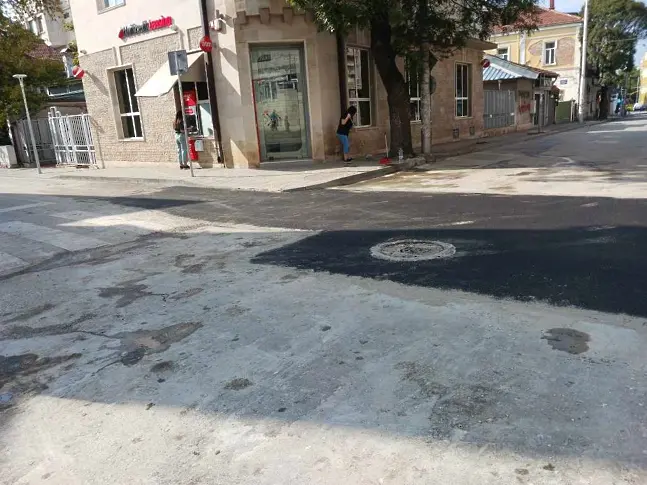 Приключи спешният ремонт на авариралия топлопровод в центъра на Плевен