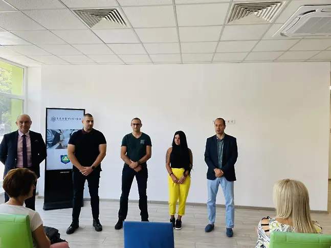 Дигиталният хъб във Враца осигурява работа на млади програмисти от Математическата гимназия