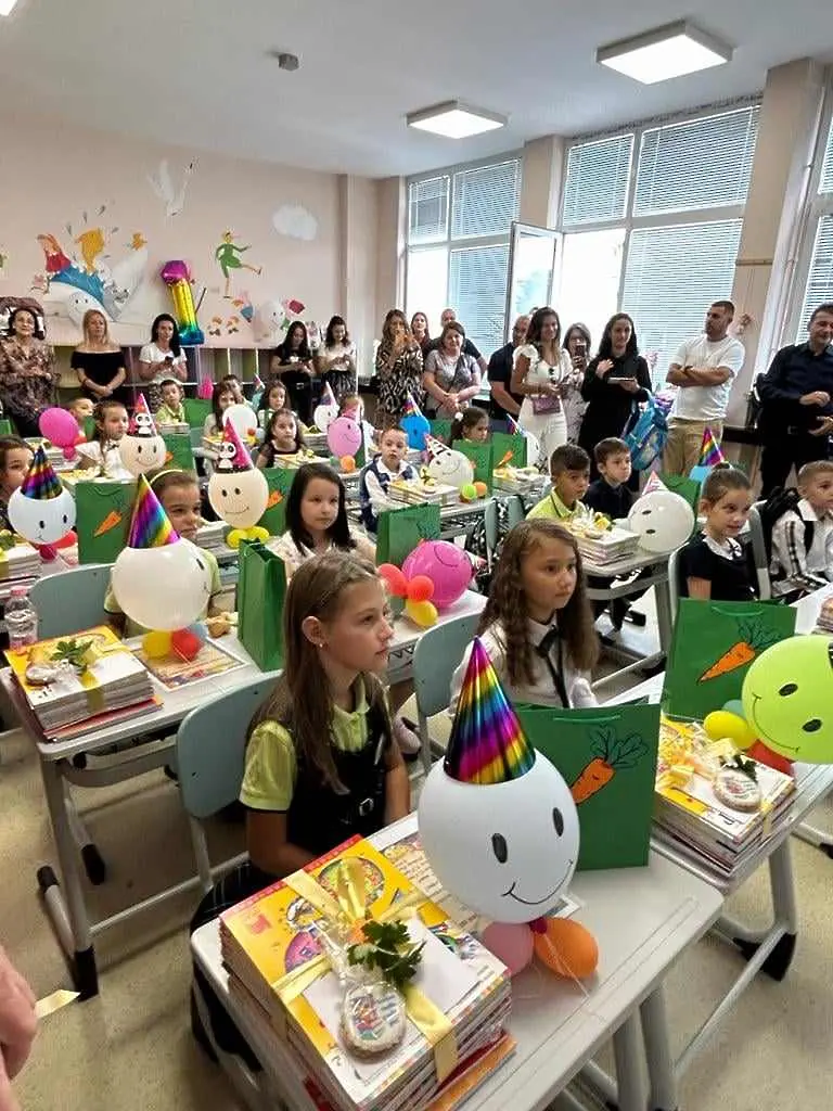 Училищния праг прекрачиха над 24 000 ученици в Бургас
