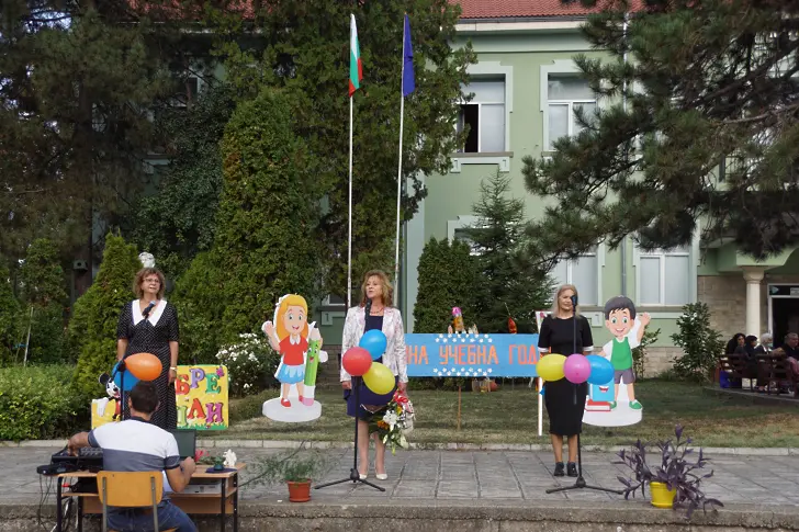 Новата учебна година беше официално открита във всички училища в община Левски