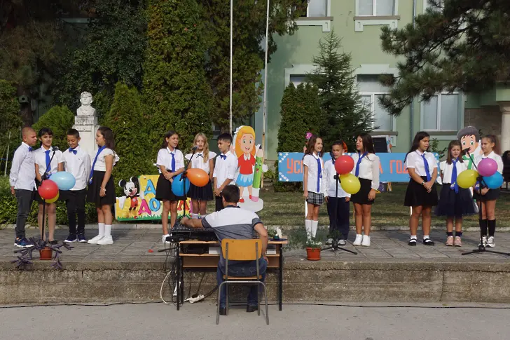 Новата учебна година беше официално открита във всички училища в община Левски