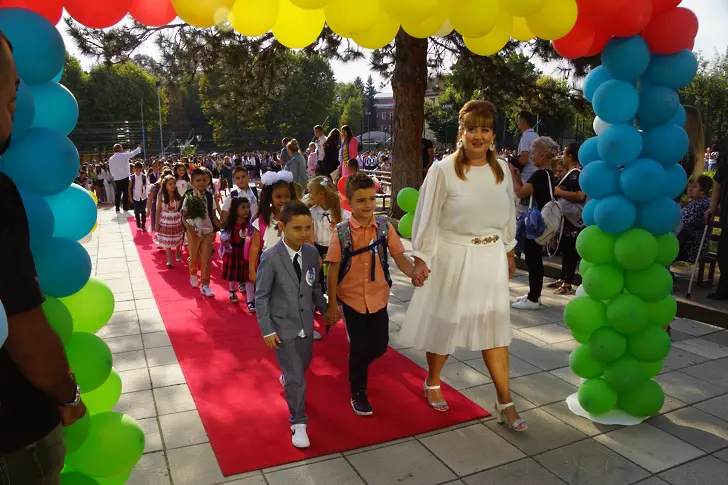 Новата учебна година беше официално открита във всички училища в община Левски