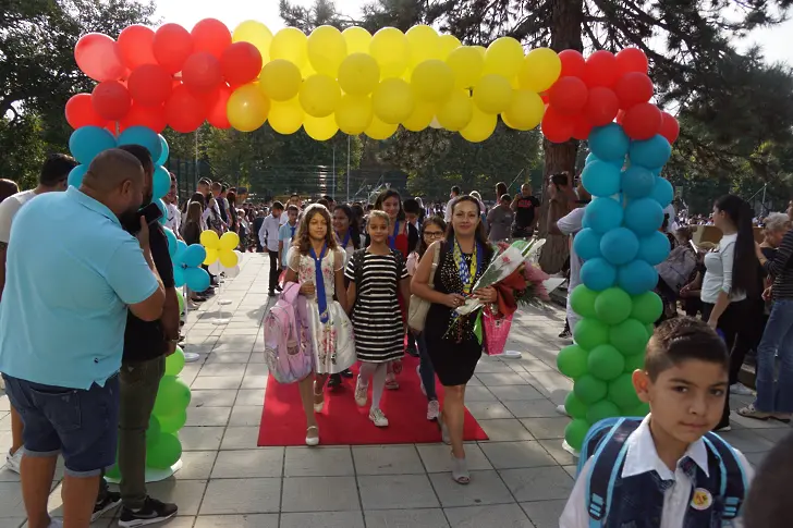 Новата учебна година беше официално открита във всички училища в община Левски