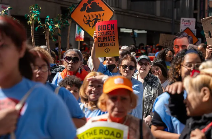 Десетки хиляди излязоха на протест за климата в Ню Йорк