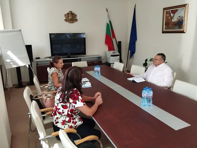 Областният управител проведе работна среща с ОИЦ Сливен