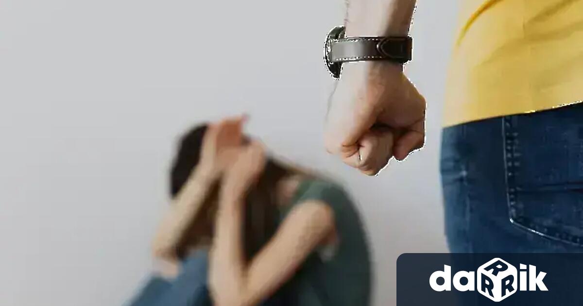 Домашен насилник е задържан от полицията във Варна. Късно вечерта