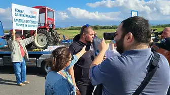 Земеделците към акад. Денков: Ние сме трактористи, не сме терористи 