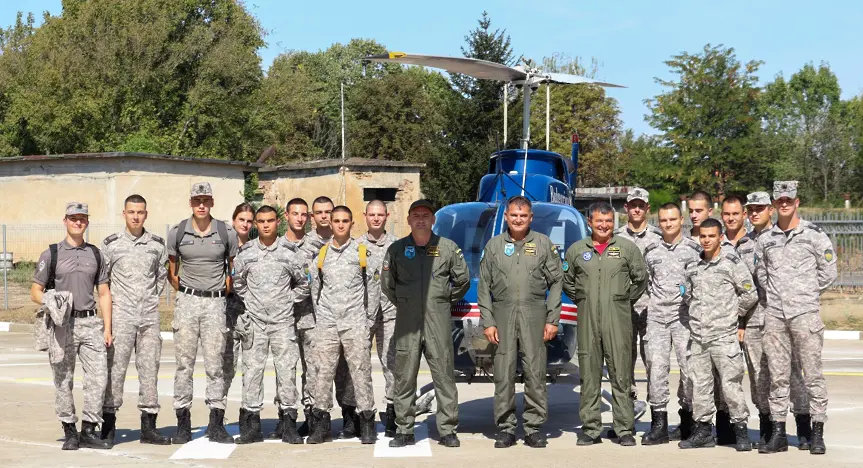 Опознавателен полет на вертолет Bell-206 беше извършен до  ВВВУ „Георги Бенковски“/СНИМКИ/