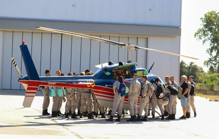 Опознавателен полет на вертолет Bell-206 беше извършен до  ВВВУ „Георги Бенковски“/СНИМКИ/