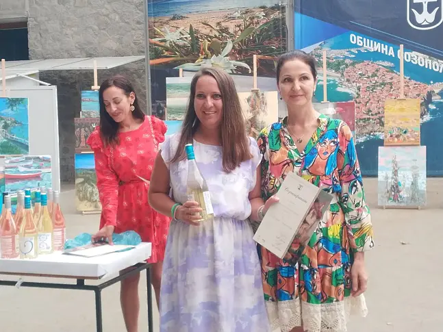 Чуждестранни автори за пленера на Ангелина Недин: „Созопол“ е неповторим!