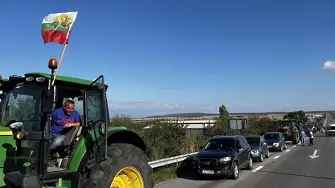 Земеделците блокираха детелината до бирената в Хасково