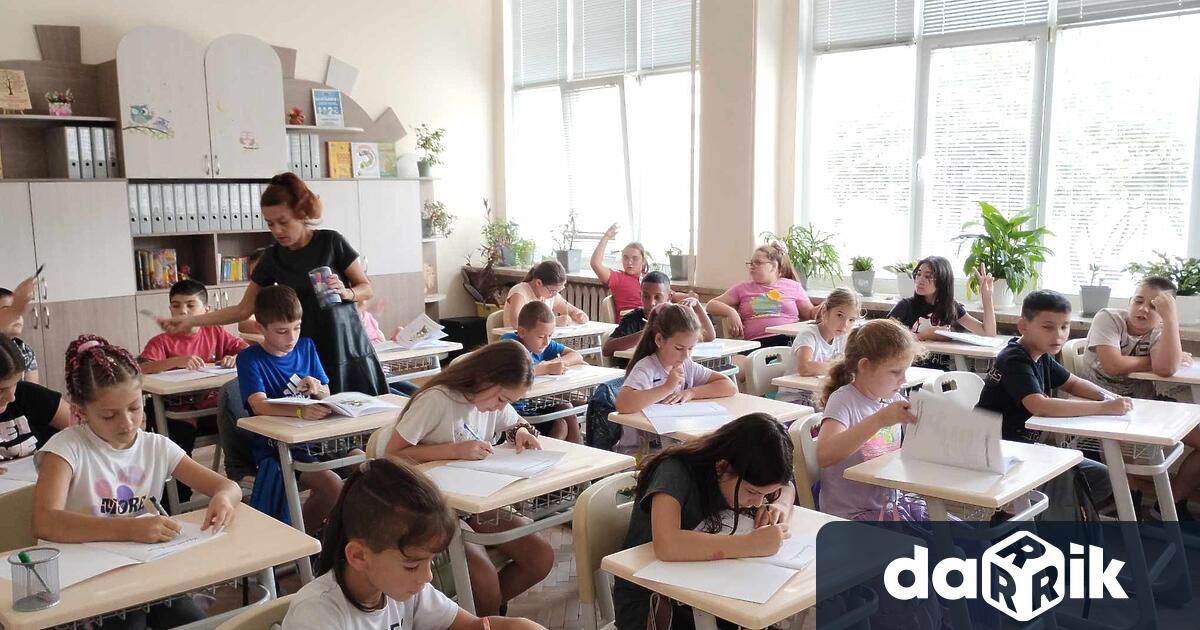 Над 250 деца от СУ Любен Каравелов в Добрич се