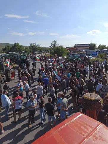 Георги Радев: До вечерта остават блокадите на земеделците в сливенския регион