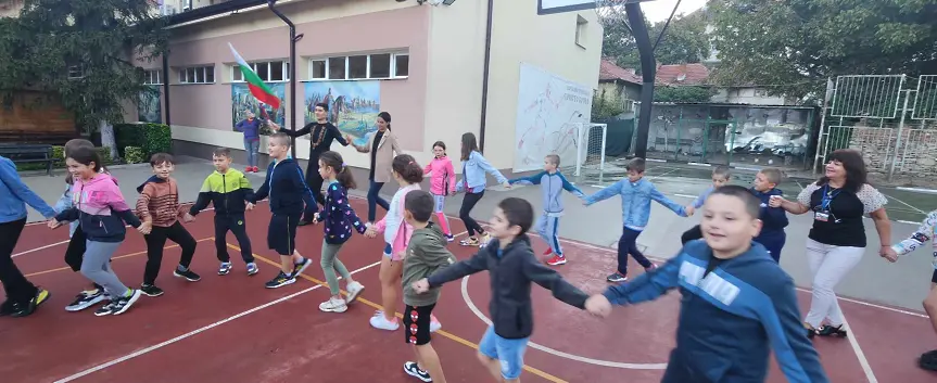 В ИНУ Христо Ботев стартира инициативата Преди часовете хорото поведете