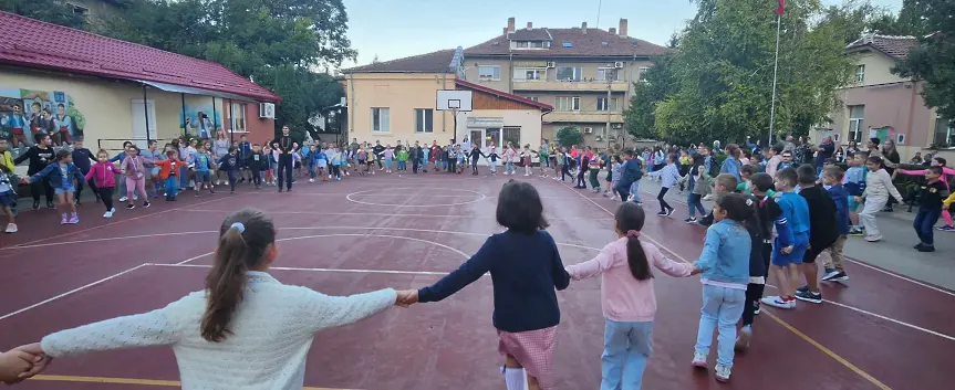 В ИНУ Христо Ботев стартира инициативата Преди часовете хорото поведете