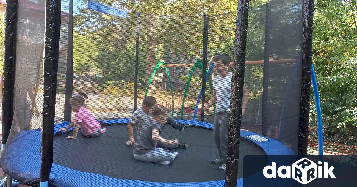 Детската площадка на КСУ Милосърдие към Каритас Русе бе допълнена