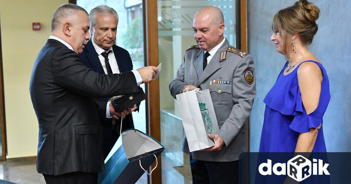Кметът Стефан Радев бе гост на тържественото награждаване на военнослужещи