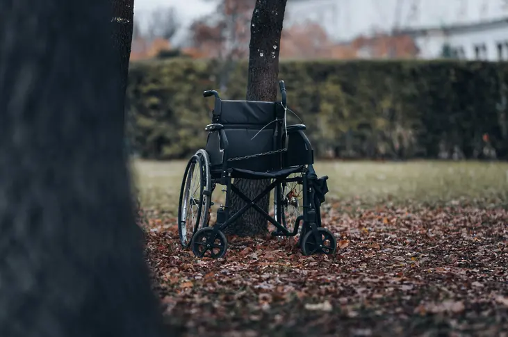 Блъснаха мъж в инвалидна количка и деца с тротинетка в Асеновград