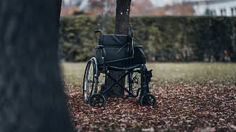 Блъснаха мъж в инвалидна количка и деца с тротинетка в Асеновград