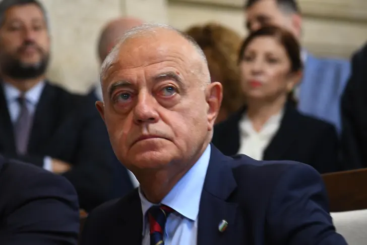 Атанас Атанасов подаде оставка като председател на Комисията за контрол над службите