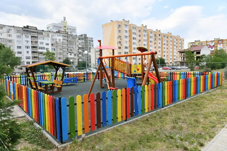 Продължават инвестициите в големите квартали на Сливен