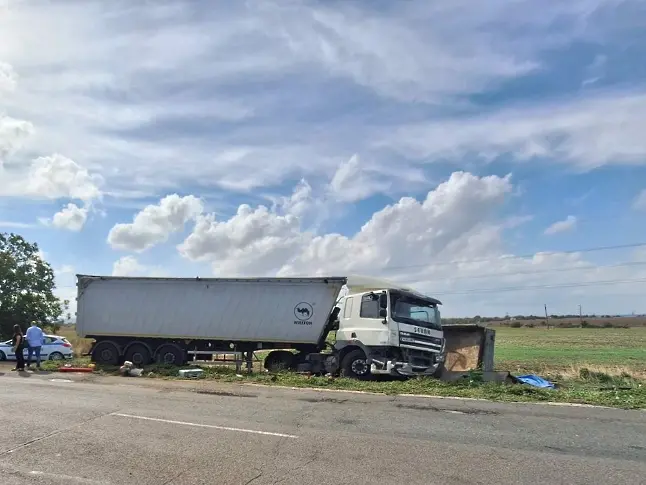 Двама загинаха в катастрофа край Долно Езерово (снимки)