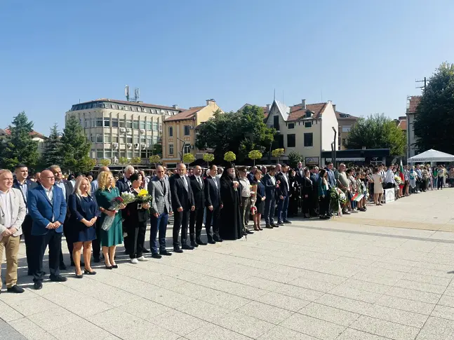 На тържествена церемония във Враца бе отбелязана 115-та годишнина от обявяването на Независимостта на България.